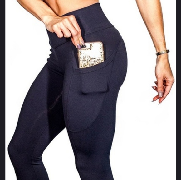 Pants - NWOT black workout leggings with pockets